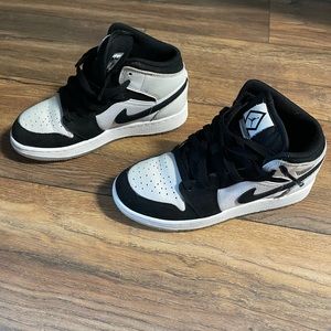 Jordan mids size 4